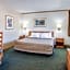 Super 8 by Wyndham Mackinaw City/Beachfront Area