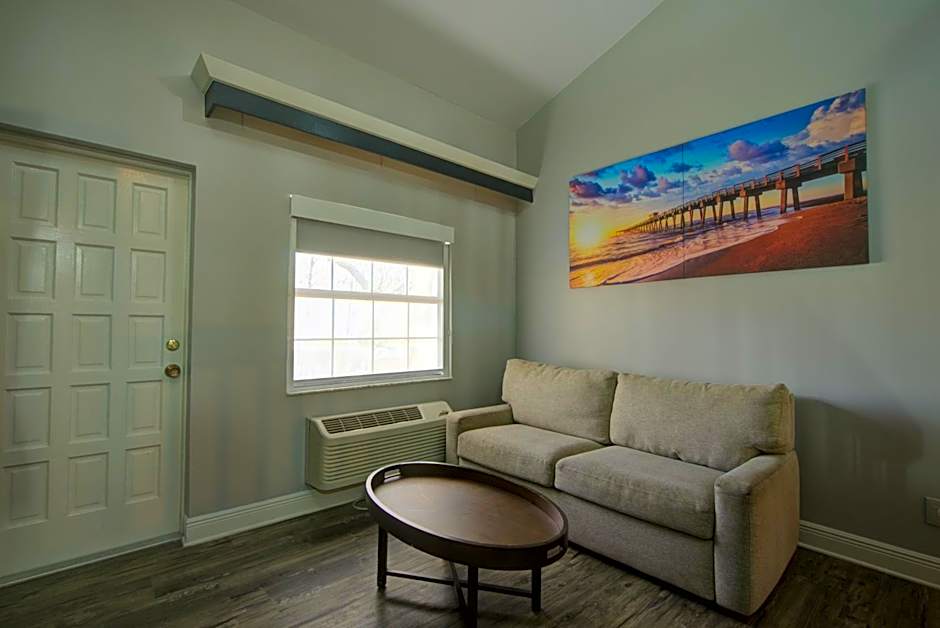 Clarion Pointe Tampa-Brandon Near Fairgrounds and Casino