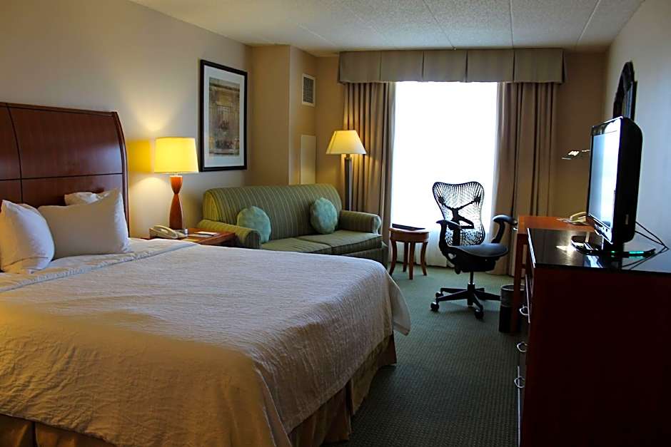 Photo 1 of 4 of 1 King Bed, Whirlpool
