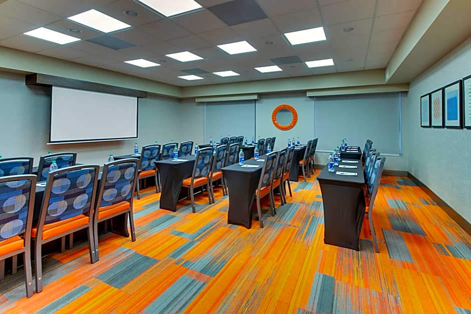 Holiday Inn Express & Suites Atlanta Perimeter Mall Hotel By IHG