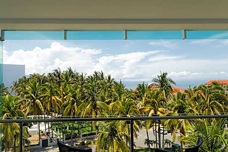 Deluxe room with balcony  at annex building.
