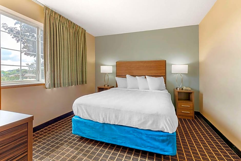 MainStay Suites Dubuque at Hwy 20