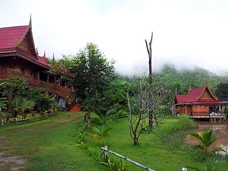 Lom Rak Resort