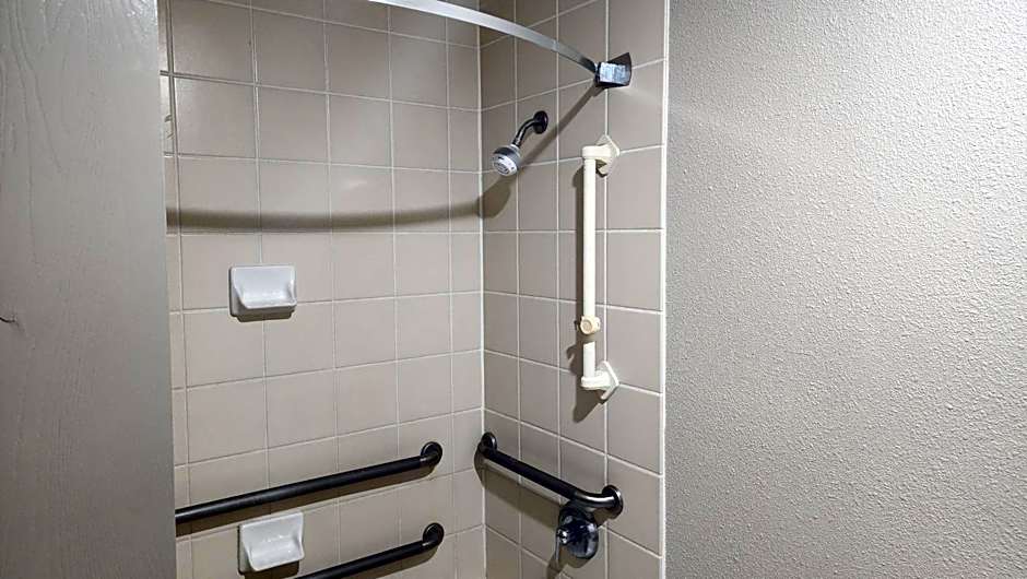 Days Inn by Wyndham Seguin TX