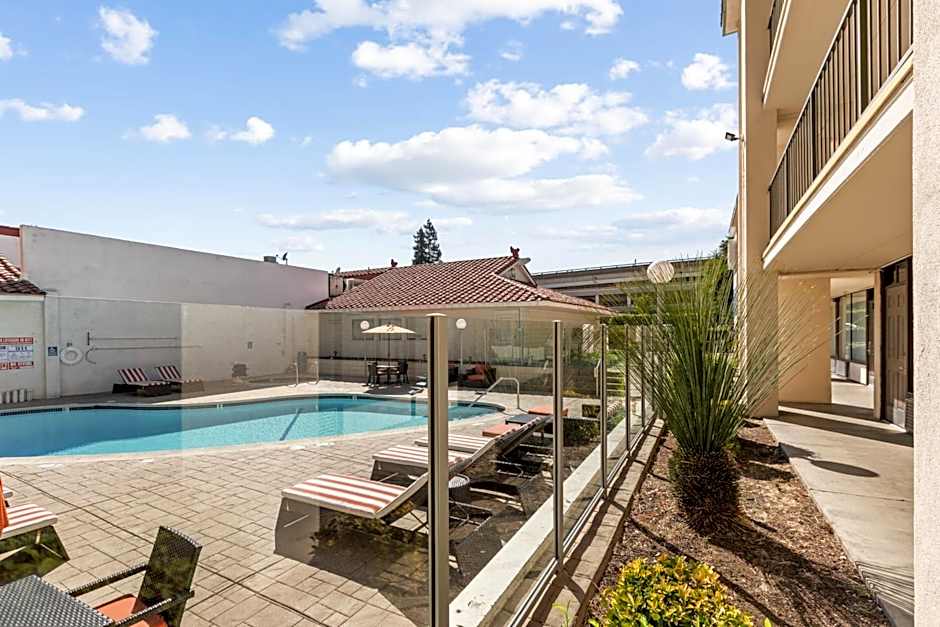 Vagabond Inn Executive Old Town