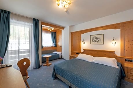 Double Room with Mountain View