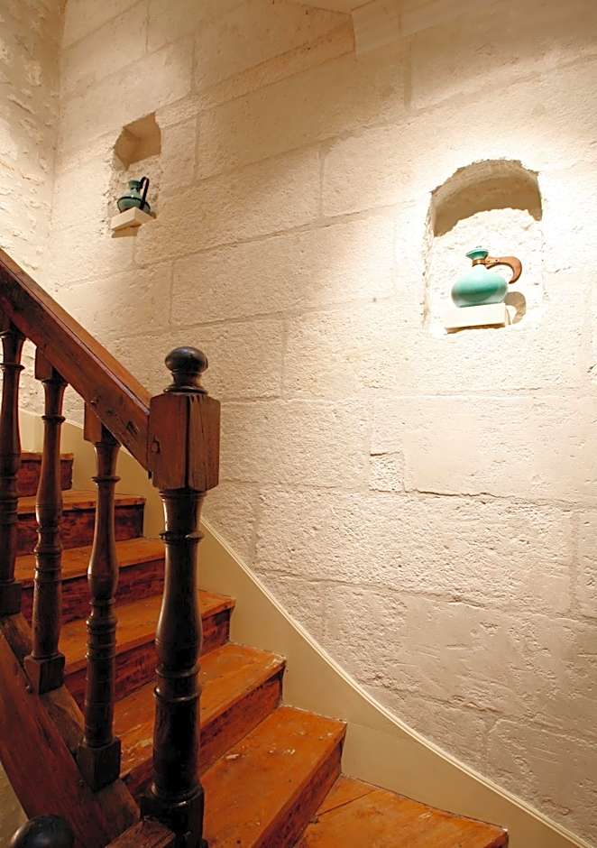 La Porte Rouge - The Red Door Inn