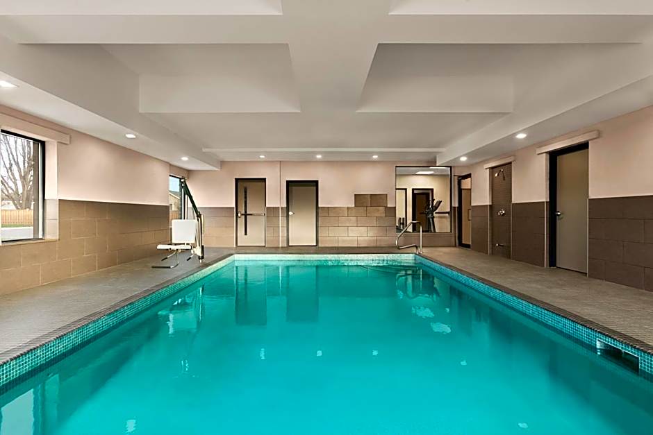 Country Inn & Suites by Radisson, Belleville, ON
