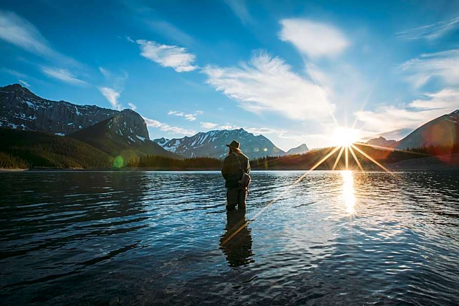 Falcon Crest Lodge by CLIQUE