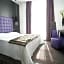Hotel In - Lounge Room