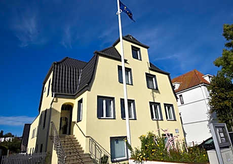 Hotel Sonnenschein - Spielerei im Sonnenschein