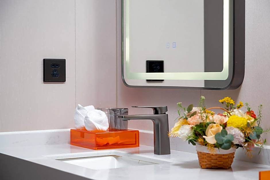 From K Huan Kai Hotel Tiyuxi Metro Station