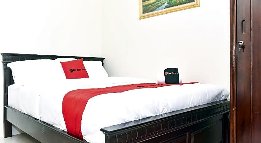 RedDoorz Syariah near Gelora Delta Sidoarjo 2