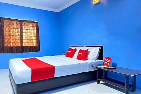 Deluxe Double Room With Private Bathroom