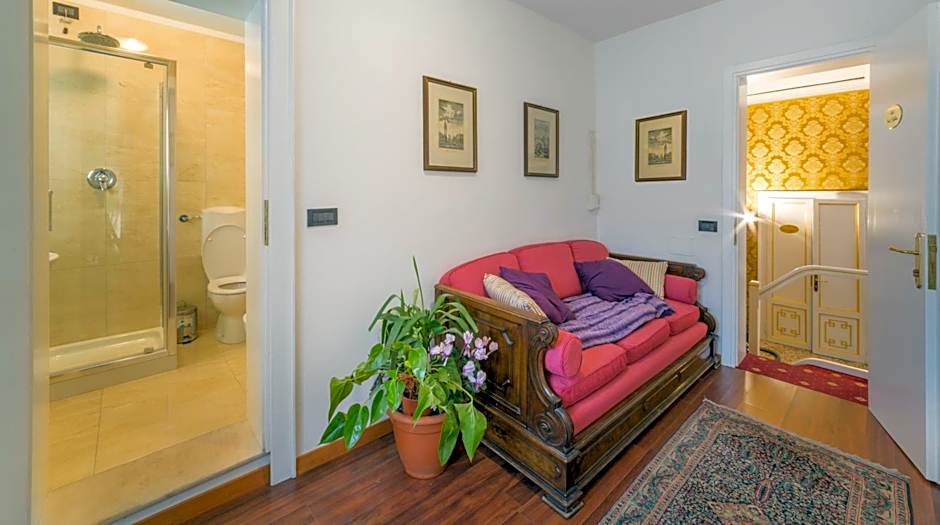 Friendly Venice Suites