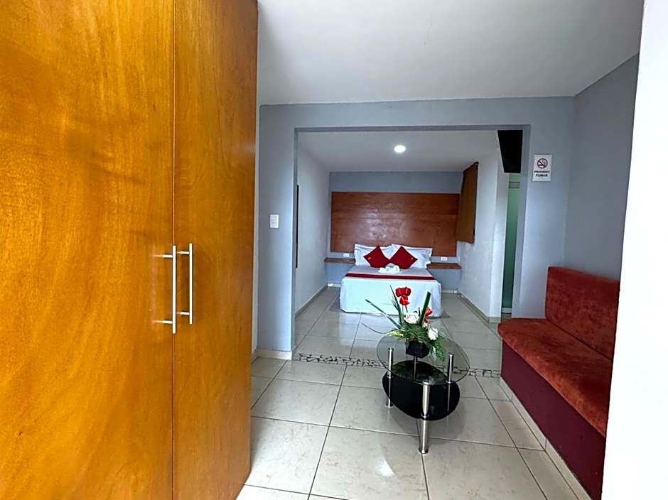 OYO Hotel Familiar Tollan