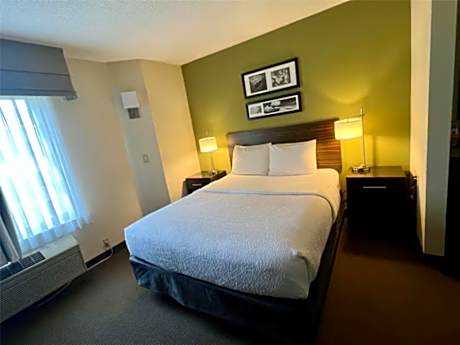 1 Queen Bed, Nonsmoking