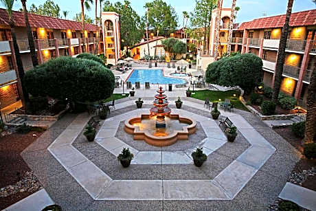 DoubleTree By Hilton Suites Tucson Airport