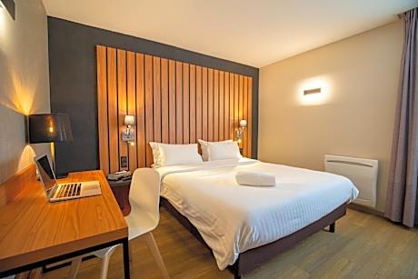 Comfort Queen Room with Bay View - Non-Smoking