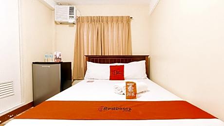 RedDoorz near PNR Espana Station