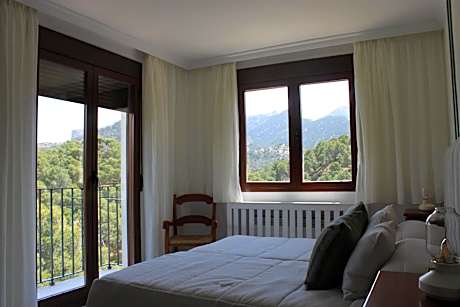 Double Room with Mountain Views