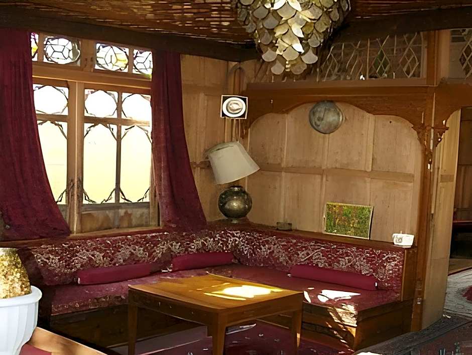 Alif Laila Group of Houseboat