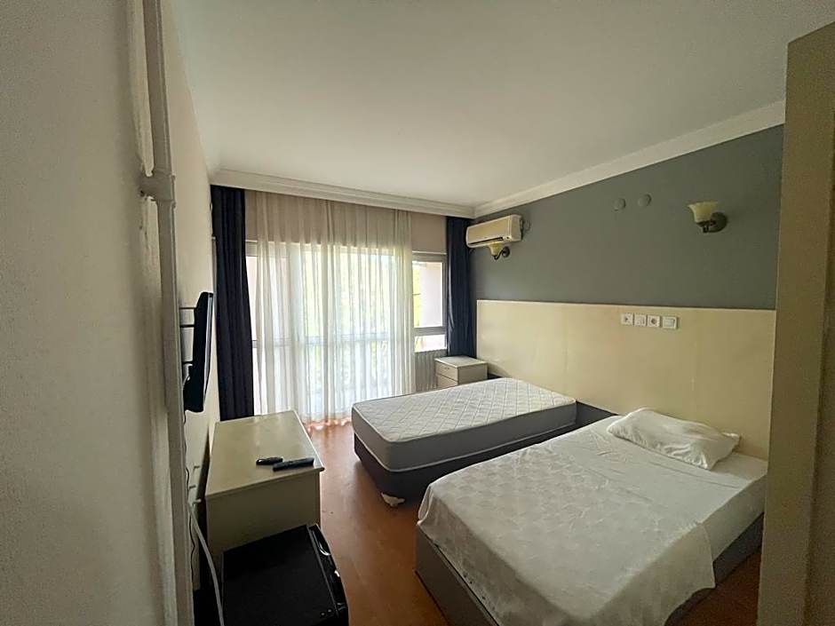 Photo 1 of 8 of Standard 2 Twin Beds