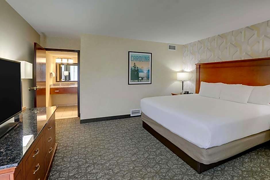 DRURY INN & SUITES CHARLOTTE UNIVERSITY PLACE