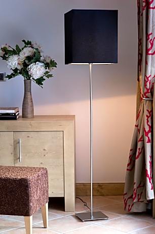 One-Bedroom Apartment with Spa Access (4 Adults)