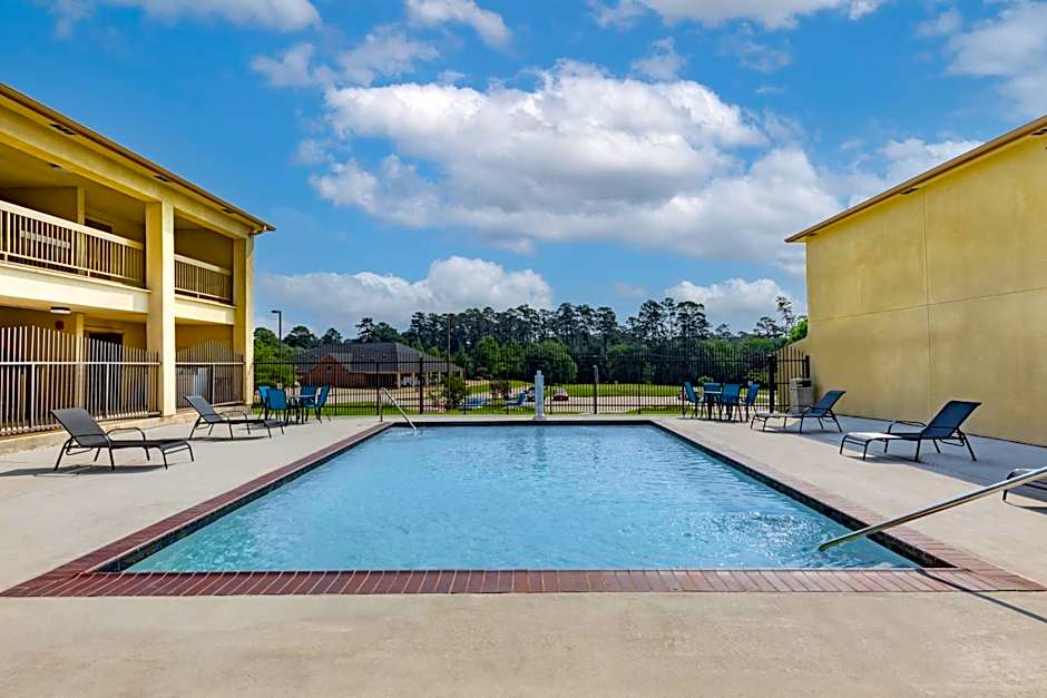 Days Inn & Suites by Wyndham Huntsville