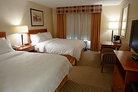 Standard Queen Room with Two Queen Beds - Communications Accessible