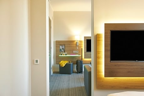 Family Room, 1 Queen Bed with Sofa bed (1 Queen Bed and 1 Double Sofa Bed)