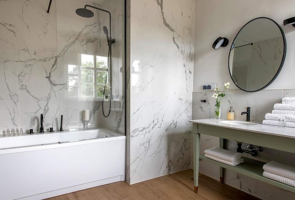 Zamek Sarny - Schloss Scharfeneck