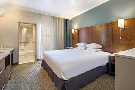 Premium King Studio Suite - Non-Smoking
