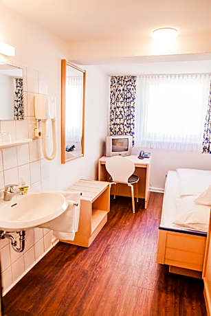 Single Room with Shared Bathroom