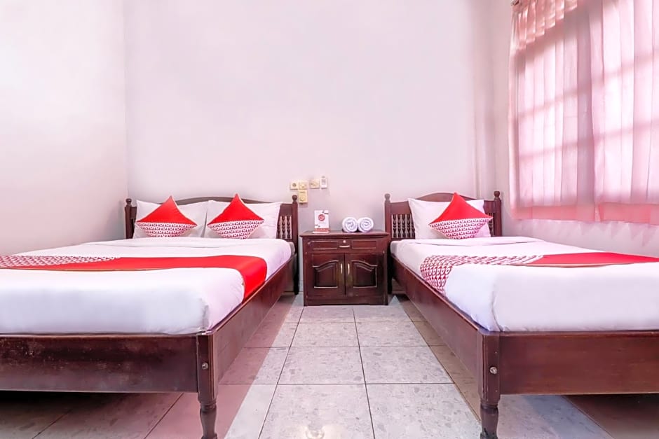 OYO 2411 Taman Mekar Beach Inn 2