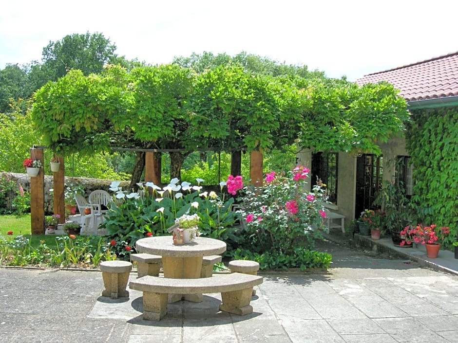 Sous la Glycine