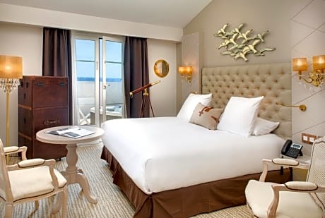 Suite with Hot Tub and Terrace