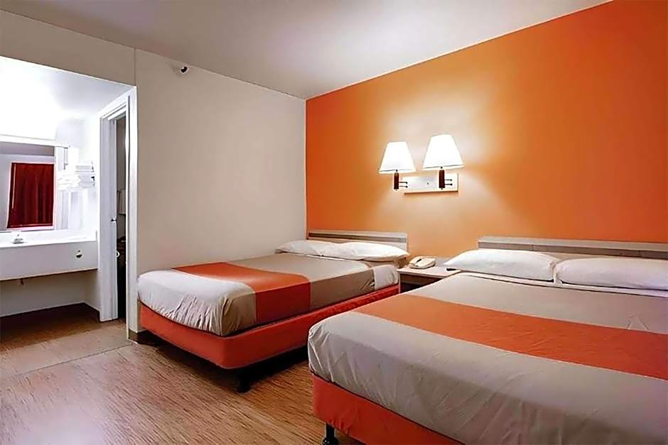 Super 8 by Wyndham Woods Cross - Salt Lake City North