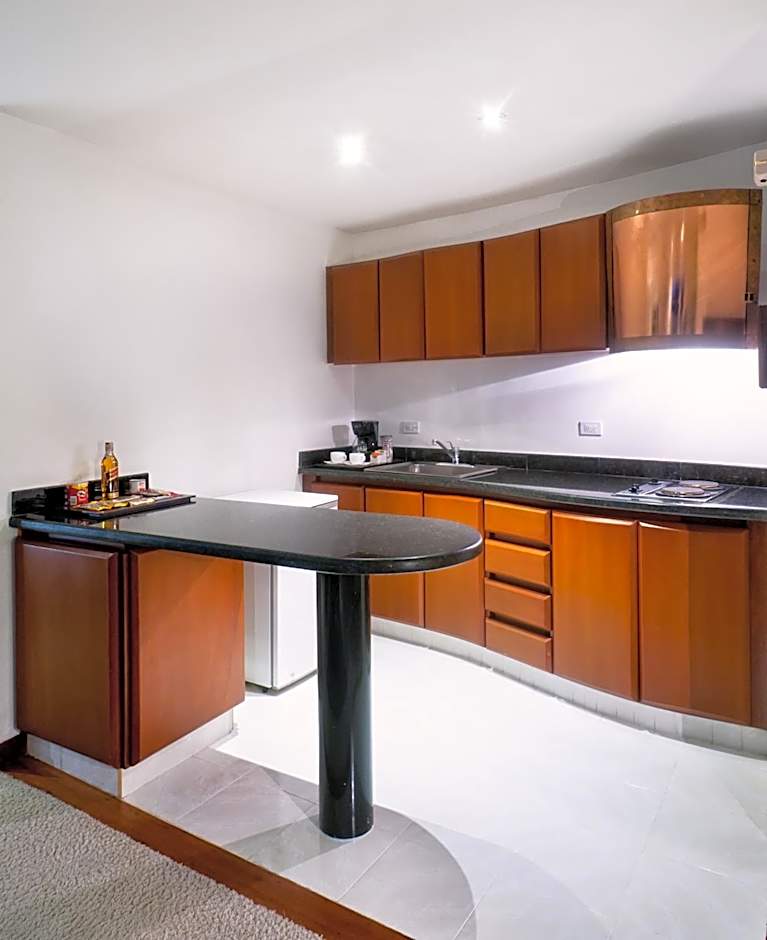 Richmond Suites Hotel