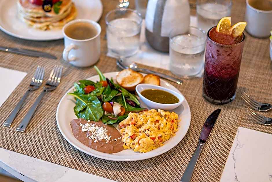 Flamboyan Hotel & Residences