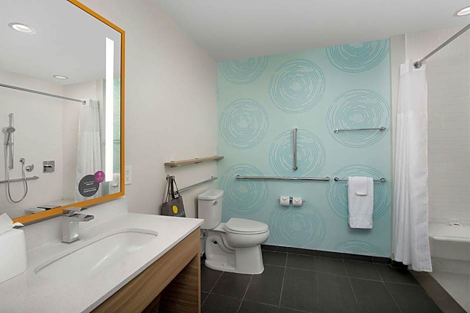 Tru by Hilton Miami West Brickell