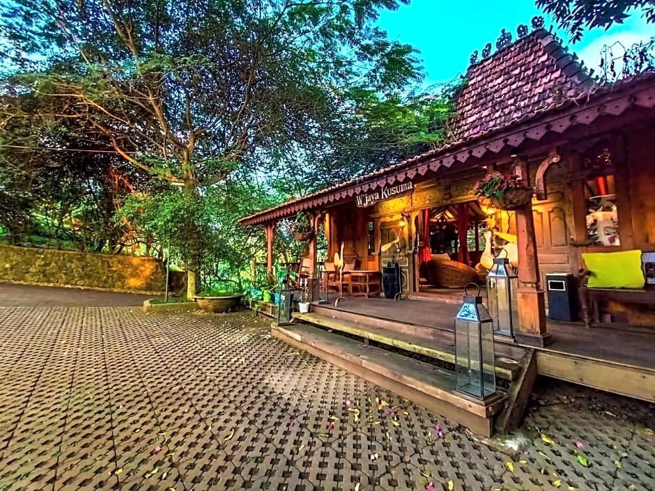 Mulberry Hill by The Lodge