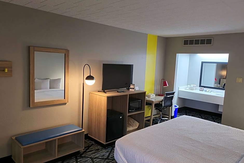 Super 8 by Wyndham Traverse City