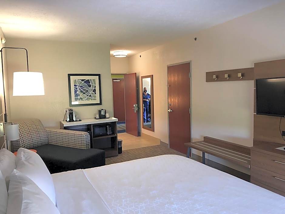 Holiday Inn Express Hotel & Suites Franklin By IHG