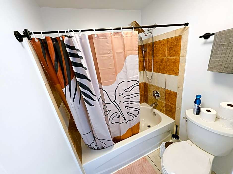 JstLikeHome - Old Ottawa Suite & Guesthouse