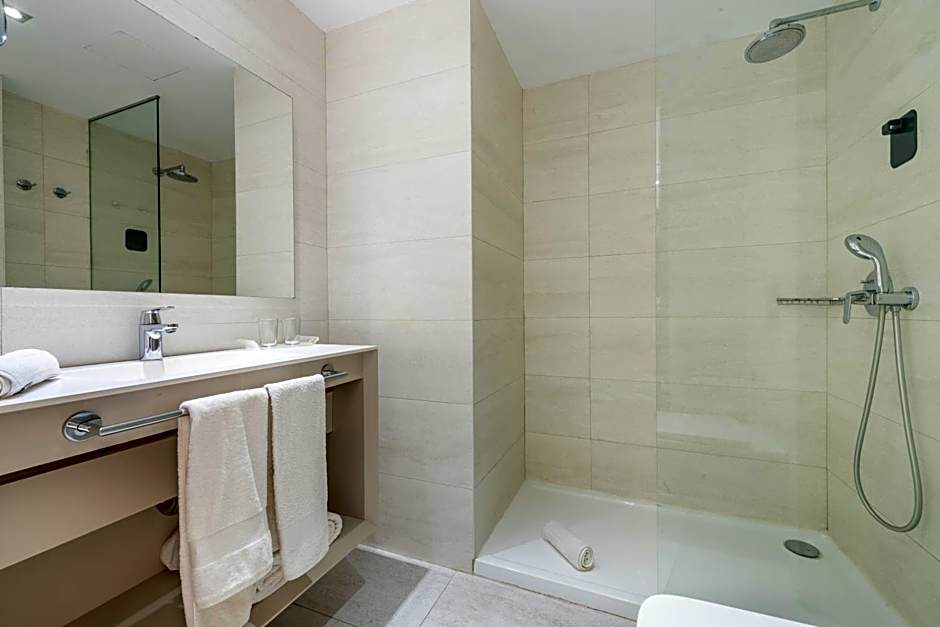 Kyrat Amarac - Adults Only