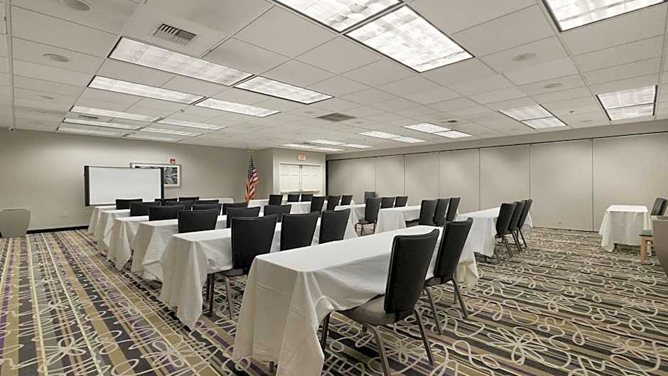 Howard Johnson by Wyndham Sacramento Downtown