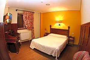 Foto 1 von 4 von 1 Double Bed and 1 Twin Bed