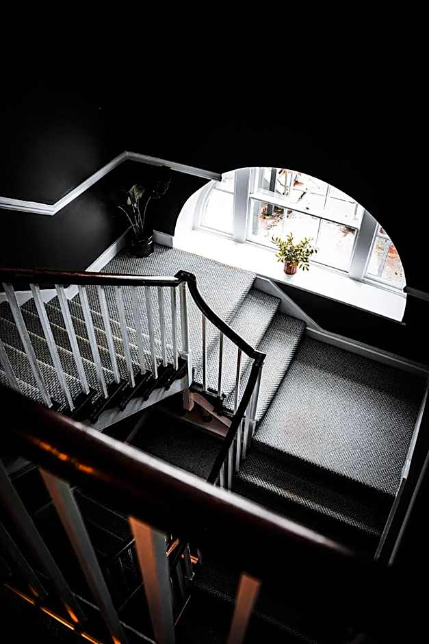 THE LORD NELSON HOTEL